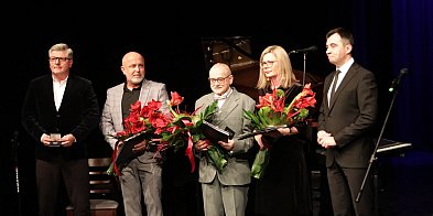 [FOTO] Łzy, owacje i medale. Prezydent wręczył najwyższe odznaczenia