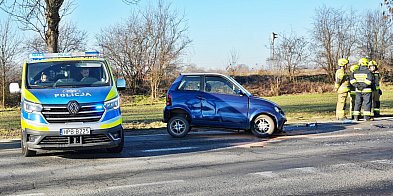 14-letni kierowca wymusił pierwszeństwo. Nietypowe ustalenia po kolizji w Serbach