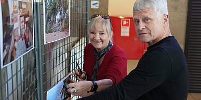 [WIDEO] Raj i bieda w jednym kadrze. Nowa wystawa na dworcu w Głogowie