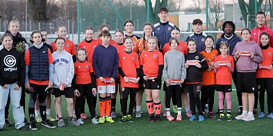 [FOTO] Szok na boisku! Spełnili marzenia piłkarek Chrobrego