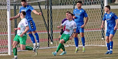 Dąb pokonany na własnym boisku