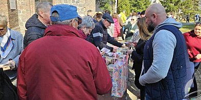 Dobro wraca. Przyszli, kupili i wsparli leczenie