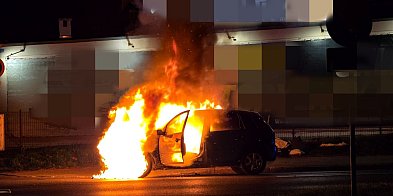 Auto stanęło w ogniu. Akcja strażaków w Głogowie