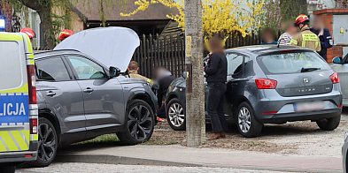Zderzenie aut na Rudnowskiej w Głogowie. Ranne dzieci [FOTO]