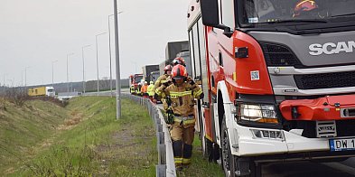 Zahaczył o wojskową ciężarówkę na drodze S 3