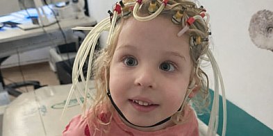 Stan Łucji gwałtownie się pogorszył. Rodzice: Każdy napad niszczy jej mózg