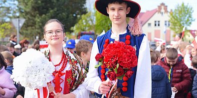 Biało-czerwona łączy pokolenia