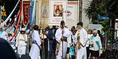 [FOTO] Boże Ciało w Głogowie. Tłumy wiernych przeszły przez miasto