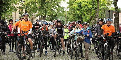 [FOTO] Ponad 70 osób na starcie rajdu! Deszcz nie zepsuł święta rowerzystów