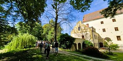 Seniorzy odkrywali historię Zamku w Czernej