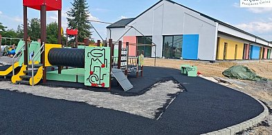 Coraz piękniej przy nowym przedszkolu i żłobku