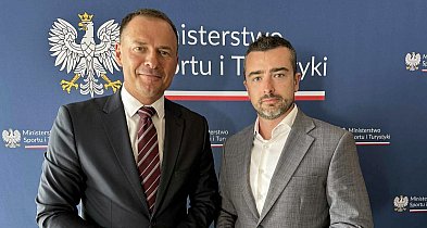 Starosta Wnuk w Warszawie: priorytetem boiska przy szkołach-173113