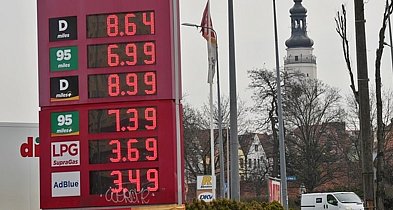 W centrum Głogowa o krok od dziewiątki. Ceny szaleją na stacjach