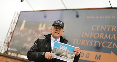 Bilbord nie podoba się radnemu. Ratusz: Kwestia gustu