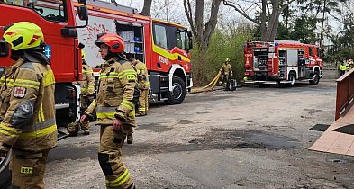 Magazyn w ogniu. Pięć zastępów w akcji