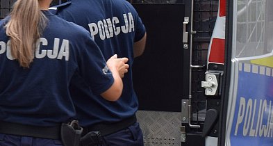 Kobieta z bronią w Głogowie! Wycelowała do policjanta