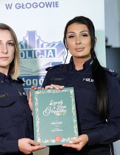 Legendę "Głogowscy rajcy w Wieży Głodowej" czytają nasze policjantki-179344