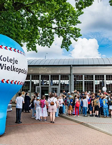 Od Dnia Dziecka po Bałtyk – Koleje Wielkopolskie rozpędzają lato pełne atrakcji