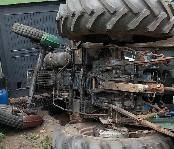Traktor na dachu! Policja szuka sprawcy szalonego rajdu-174592