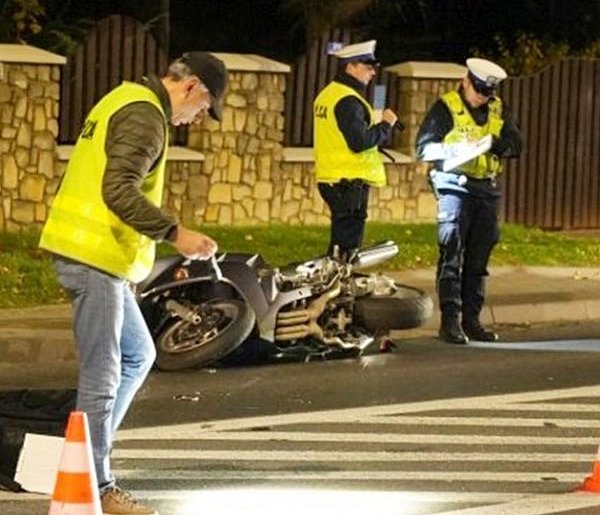Motocyklista pod autem w Głogowie. Znamy kulisy groźnej kolizji [FOTO]-175641