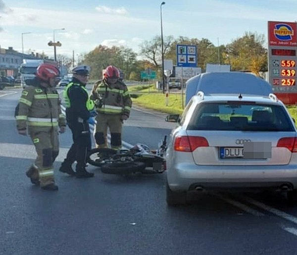 Wypadek za mostem na krajowej dwunastce. Jedna osoba poszkodowana-175850