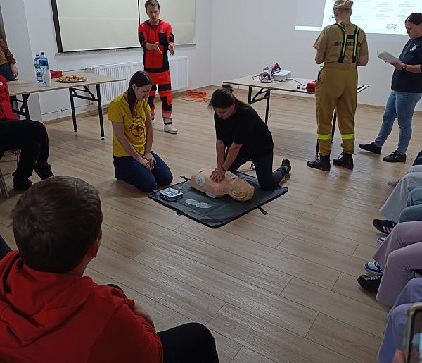 Szkolenie z obsługi deflibrylatora w Chociemysli-175997