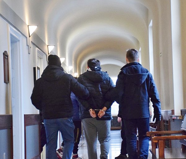 Trójka w areszcie. W Głogowie straszyli zabiciem i spaleniem