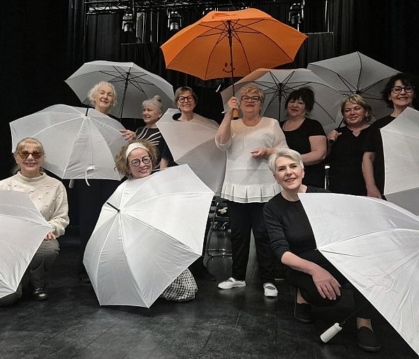 [WIDEO] Nie potrzebują słów, by zachwycić. Jeszcze raz otworzą parasolki!