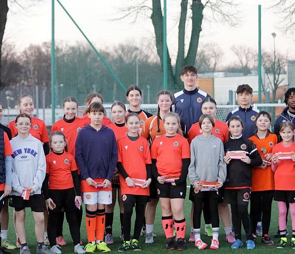 [FOTO] Szok na boisku! Spełnili marzenia piłkarek