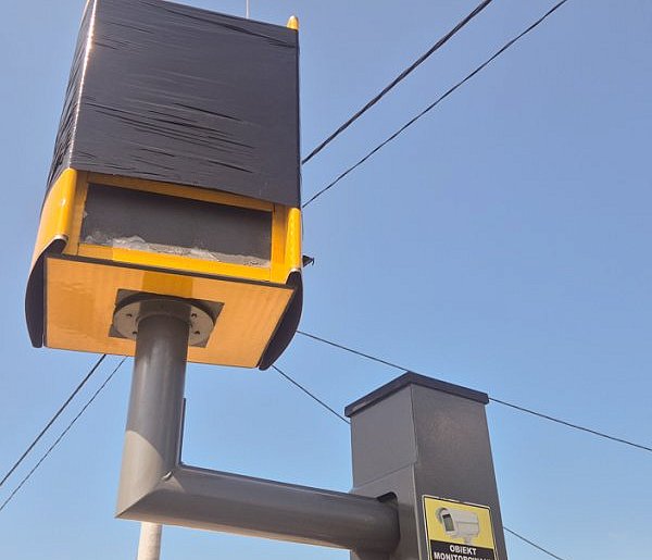 [WIDEO] Zdemolowali fotoradar pod Głogowem. Mieszkańcy: Teraz polecą