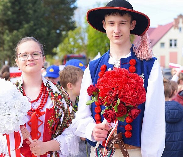 Biało-czerwona łączy pokolenia. Uroczyste obchody Święta Flagi w Radwanicach