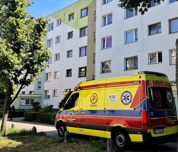 90-latek potrzebował pomocy. Na miejsce ruszyły wszystkie służby
