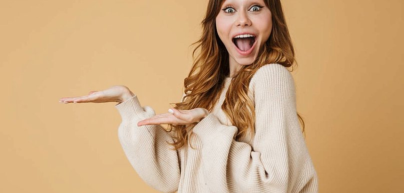 Jedna baza, wiele stylizacji – sweter damski w 5 odsłonach