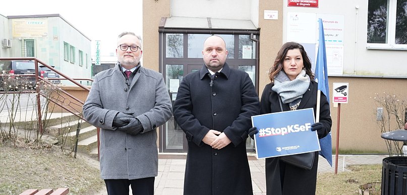 To jest niebezpieczna inwigilacja. W Głogowie protest pod skarbówką