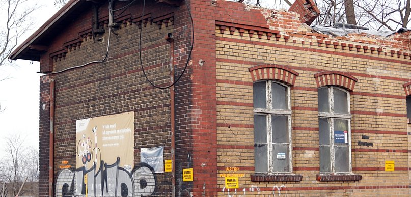 Strach przejść obok dawnej stacji. PKP odpowiada po naszym tekście