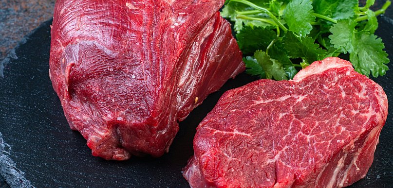 Mięso premium – czym różni się od standardowych produktów dostępnych w marketach