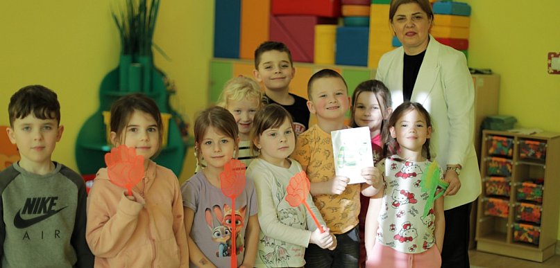 Tutaj nauka języka łączy pokolenia. Uczą się i dzieci, i seniorzy