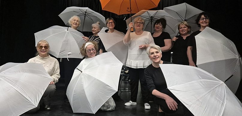 [WIDEO] Nie potrzebują słów, by zachwycić. Jeszcze raz otworzą parasolki!