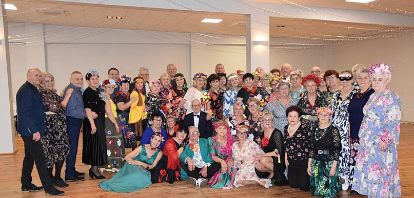 Kwiaty w sercach – Karnawałowy Bal UTW w Grębocicach