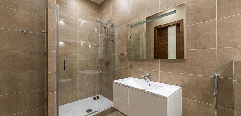 Prysznic we wnęce – aranżacje i inspiracje