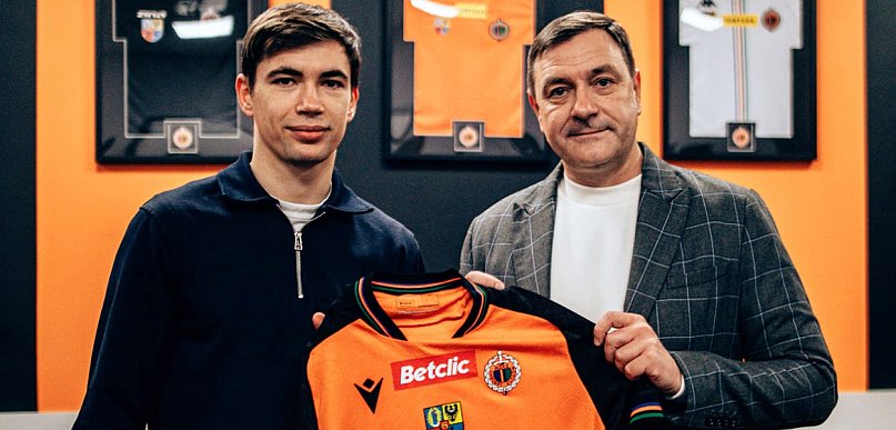 Transfer prosto z Ekstraklasy! Chrobry zbroi się na wiosnę, ma obrońcę