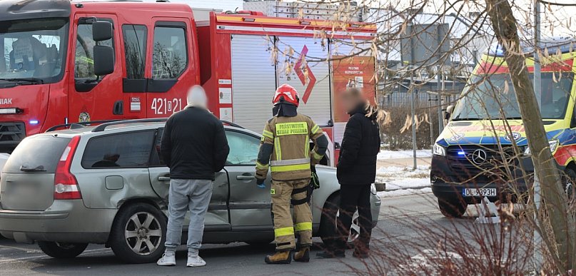 Kolizja BMW z Volvo w Głogowie. Zderzenie na Henryka Głogowskiego [FOTO]