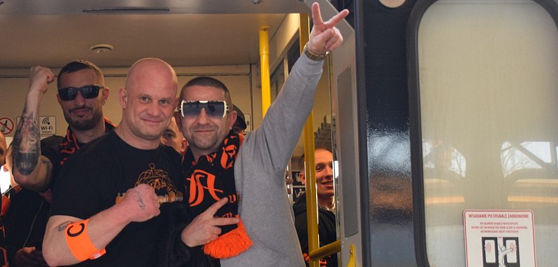 [FOTO] 600 kibiców w jednym pociągu i wielkie derby