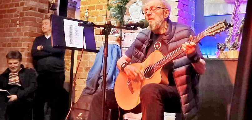 Nauczyciel fizyki z Głogowa podbił YouTube!