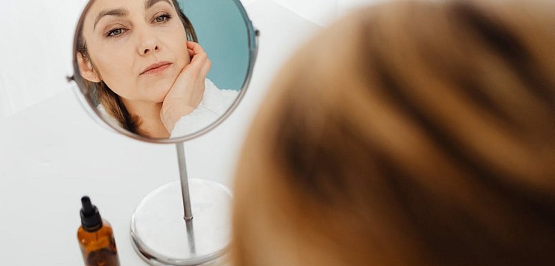 Dlaczego zmęczenie i stres pozostawiają ślady na twarzy