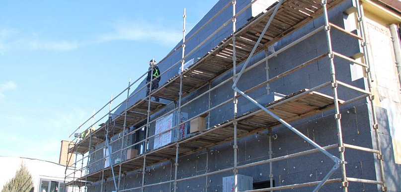 Szkoła jak nowa. Rusztowania z każdej strony