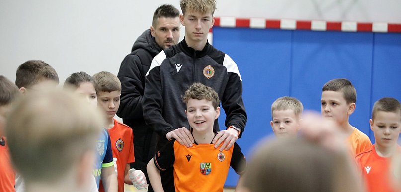 [WIDEO] Najpierw trening, potem autografy. Chrobry ruszył z wiosenną akcją