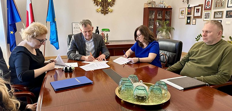 Nowoczesna świetlica w Witanowicach coraz bliżej – podpisano umowę