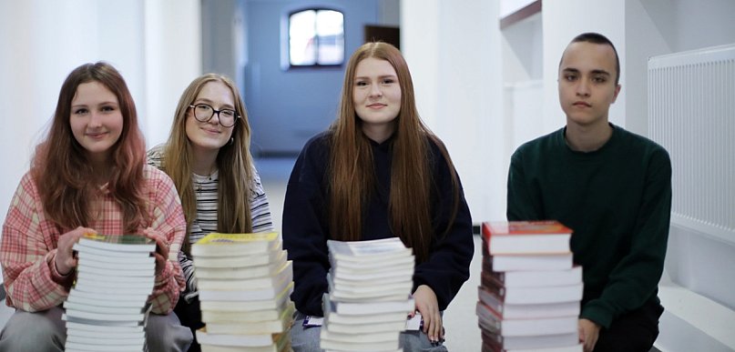 [WIDEO, FOTO] TikTok czy książki? Uczniowie ruszyli z biblioteczną grą