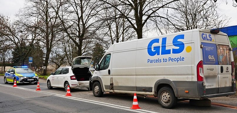 Kurier wjechał w taksówkę. Kolizja i korek w Głogowie